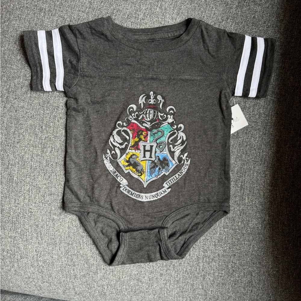 Universal Studios Harry Potter Bodysuit with Hogwarts Crest NWT - 12 months